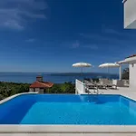 Prestige Villa *